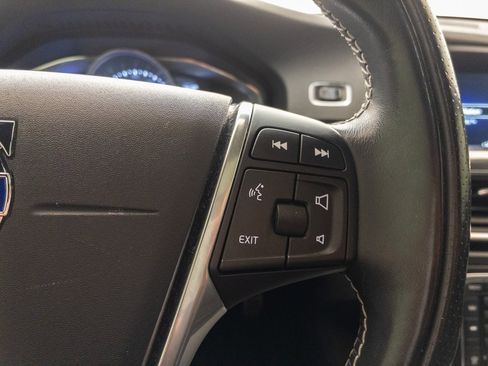 Used 2016 Volvo V60 T6 R-Design Platinum w/ Climate Package image 23