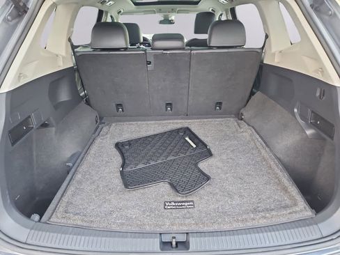 Used 2022 Volkswagen Tiguan SE w/ Panoramic Sunroof Package image 33