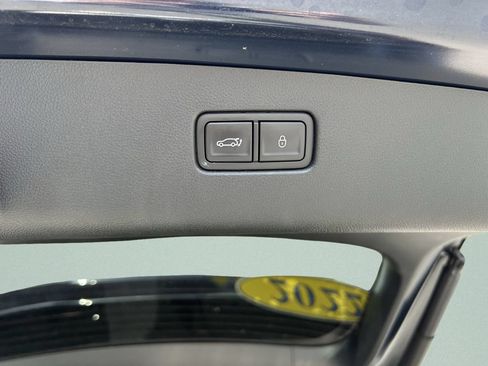 Used 2022 Genesis GV70 2.5T AWD/4WD image 16