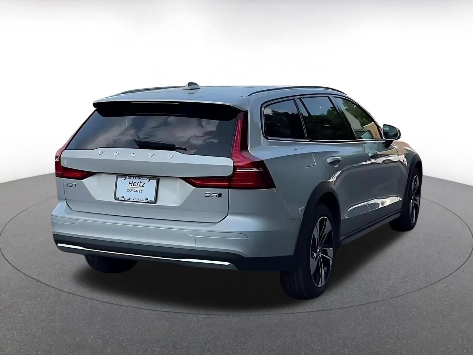 Used 2025 Volvo V60 B5 Cross Country Plus AWD/4WD image 13