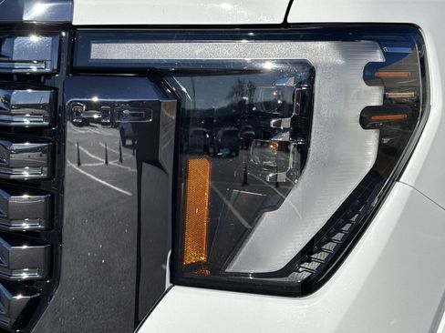 Used 2024 GMC Sierra 2500 Denali Ultimate image 6