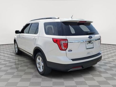 Used 2019 Ford Explorer XLT w/ Equipment Group 202A FWD image 4