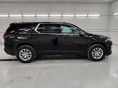 Used 2023 Chevrolet Traverse LS FWD image 2