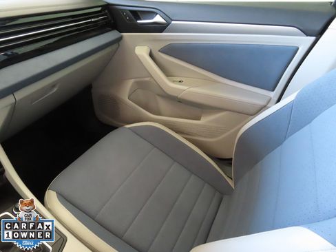 Used 2025 Volkswagen Jetta SE image 20