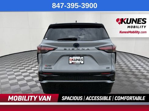 Used 2025 Toyota Sienna XSE w/ XSE Plus Package AWD/4WD image 6