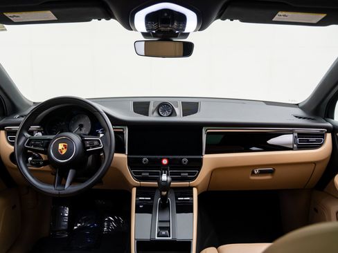 Certified 2023 Porsche Macan S image 11