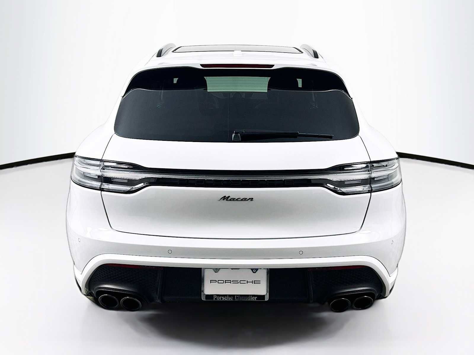 Certified 2025 Porsche Macan AWD/4WD image 10