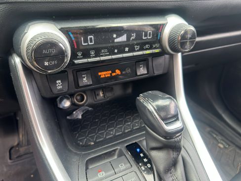 Used 2019 Toyota RAV4 XLE Premium w/ Cold Weather Package FWD image 21
