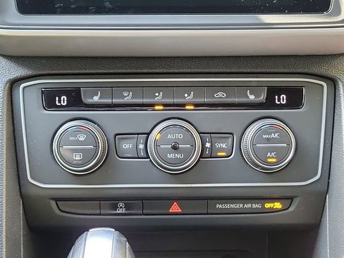 Used 2020 Volkswagen Atlas Cross Sport SE image 31