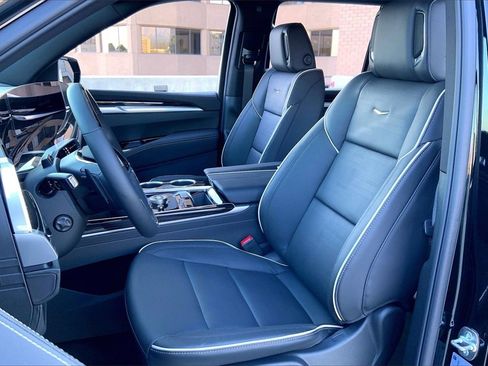 New 2026 Cadillac Escalade Luxury image 12