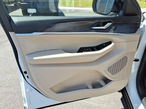 Used 2023 Jeep Grand Cherokee L Limited AWD/4WD image 20