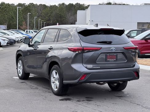 Used 2023 Toyota Highlander LE image 6