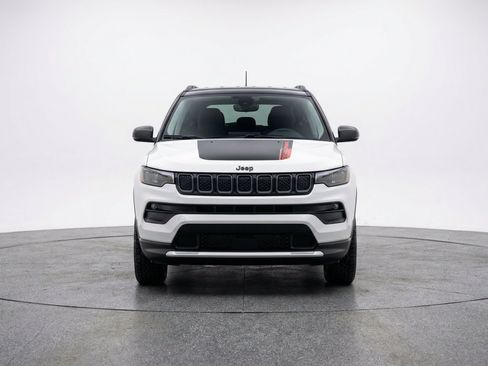 Used 2025 Jeep Compass Trailhawk AWD/4WD image 2
