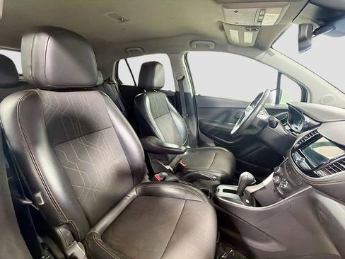 Used 2019 Chevrolet Trax LT w/ LT Convenience Package FWD image 26