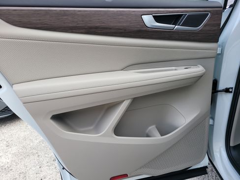 New 2026 Volkswagen Atlas SEL image 11