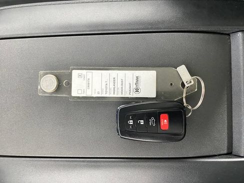 Used 2023 Toyota Highlander Platinum AWD/4WD image 31