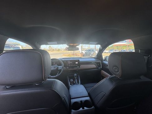 Used 2025 GMC Canyon AT4 w/ AT4 Premium Package image 11