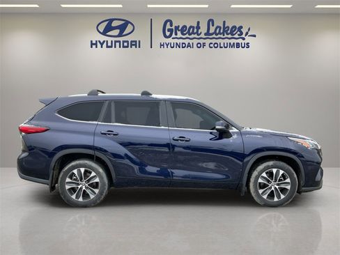 Used 2020 Toyota Highlander XLE image 6