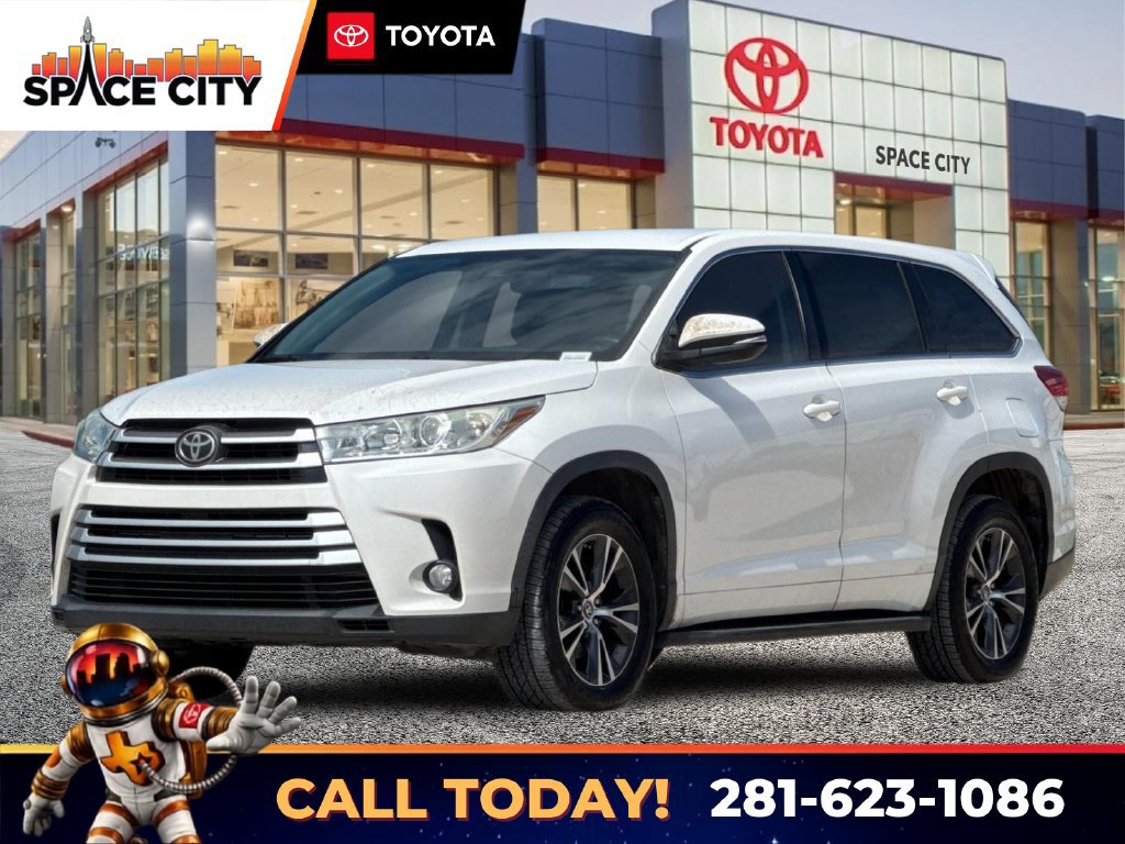 Used 2018 Toyota Highlander Plus FWD image 1