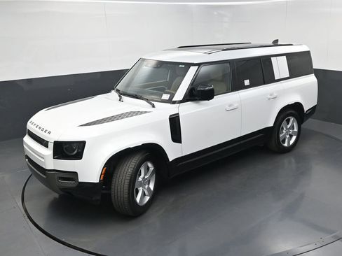 Used 2025 Land Rover Defender 130 X-Dynamic SE AWD/4WD image 37