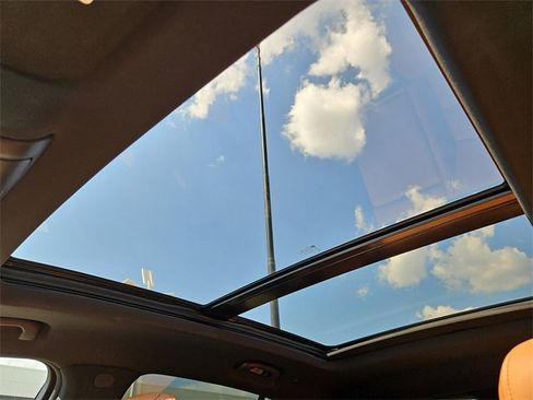 Used 2025 Cadillac XT4 Sport image 3