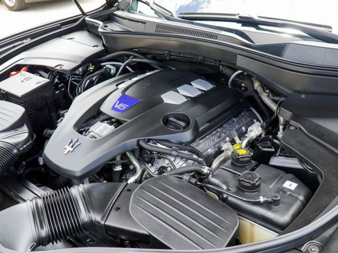 Used 2019 Maserati Levante S image 12