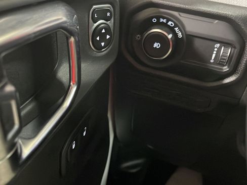 Used 2025 Jeep Wrangler Unlimited Sport AWD/4WD image 12