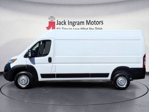 Used 2025 RAM ProMaster 2500 w/ Convenience Group FWD image 2
