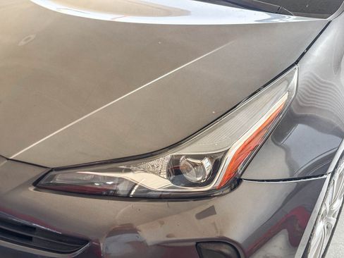 Used 2021 Toyota Prius L Eco FWD image 8