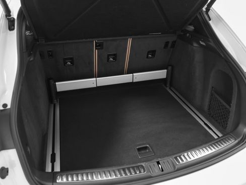 Certified 2024 Porsche Macan S AWD/4WD image 16