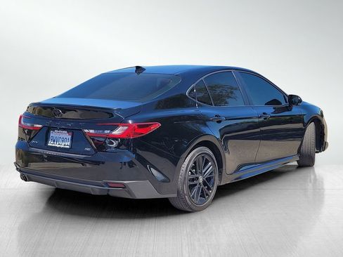 Used 2025 Toyota Camry SE image 4