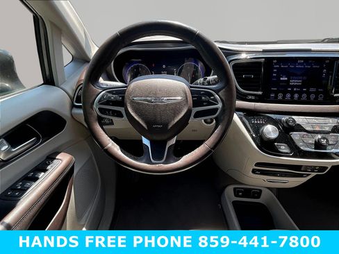 Used 2019 Chrysler Pacifica Touring-L Plus FWD image 8