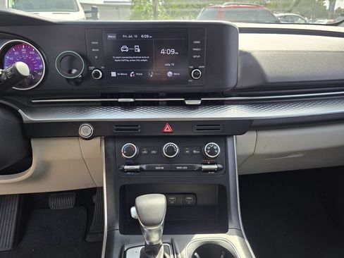 Used 2022 Kia Carnival LX FWD image 18