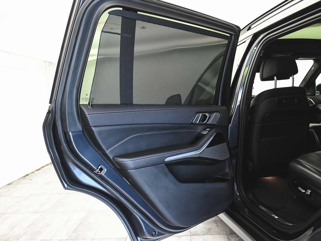 Used 2021 BMW X7 M50i w/ Cold Weather Package AWD/4WD image 12