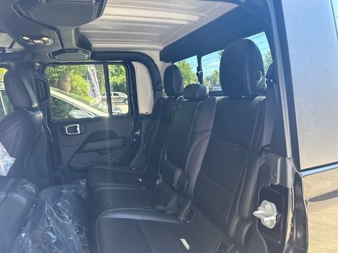 Used 2022 Jeep Gladiator Overland w/ Popular Equipment Package AWD/4WD image 13