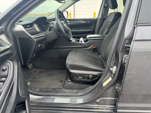 Used 2022 Jeep Grand Cherokee L Laredo w/ Luxury Tech Group I image 11