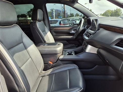 Used 2024 Chevrolet Suburban Premier w/ Premium Package 2 AWD/4WD image 24