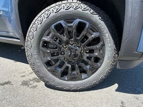 New 2026 GMC Sierra 2500 Denali Ultimate AWD/4WD image 9