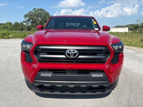 Used 2024 Toyota Tacoma SR5 w/ SR5 Upgrade Package AWD/4WD image 4