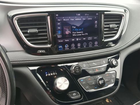 Certified 2019 Chrysler Pacifica Limited w/ S Appearance Package image 36