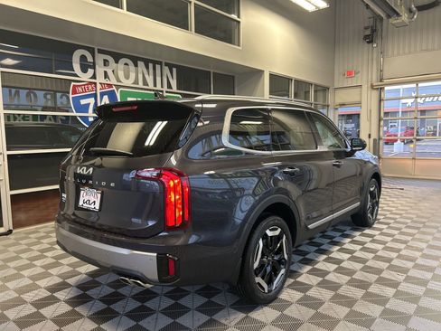 New 2025 Kia Telluride S image 6