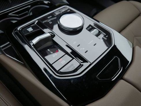 New 2026 BMW 550e xDrive AWD/4WD image 9