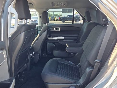 Used 2020 Ford Explorer XLT RWD image 12