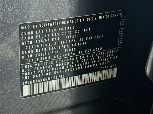 Used 2024 Volkswagen Tiguan SE image 12