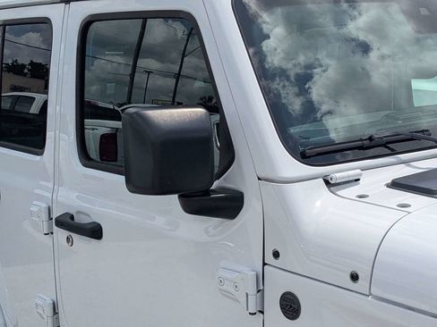 Used 2025 Jeep Wrangler Unlimited Sahara AWD/4WD image 9