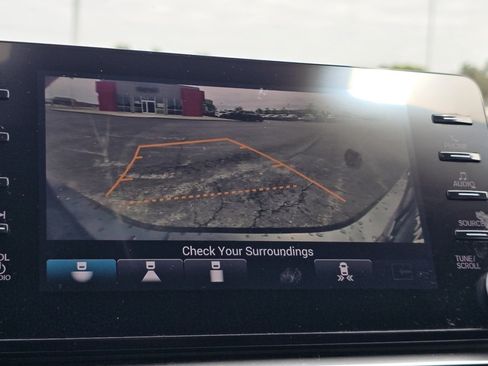 Used 2018 Honda Accord Touring image 7