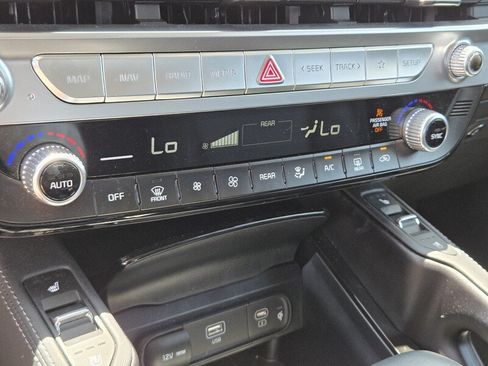 Certified 2025 Kia Telluride EX w/ EX Captain's Chair Package FWD image 21