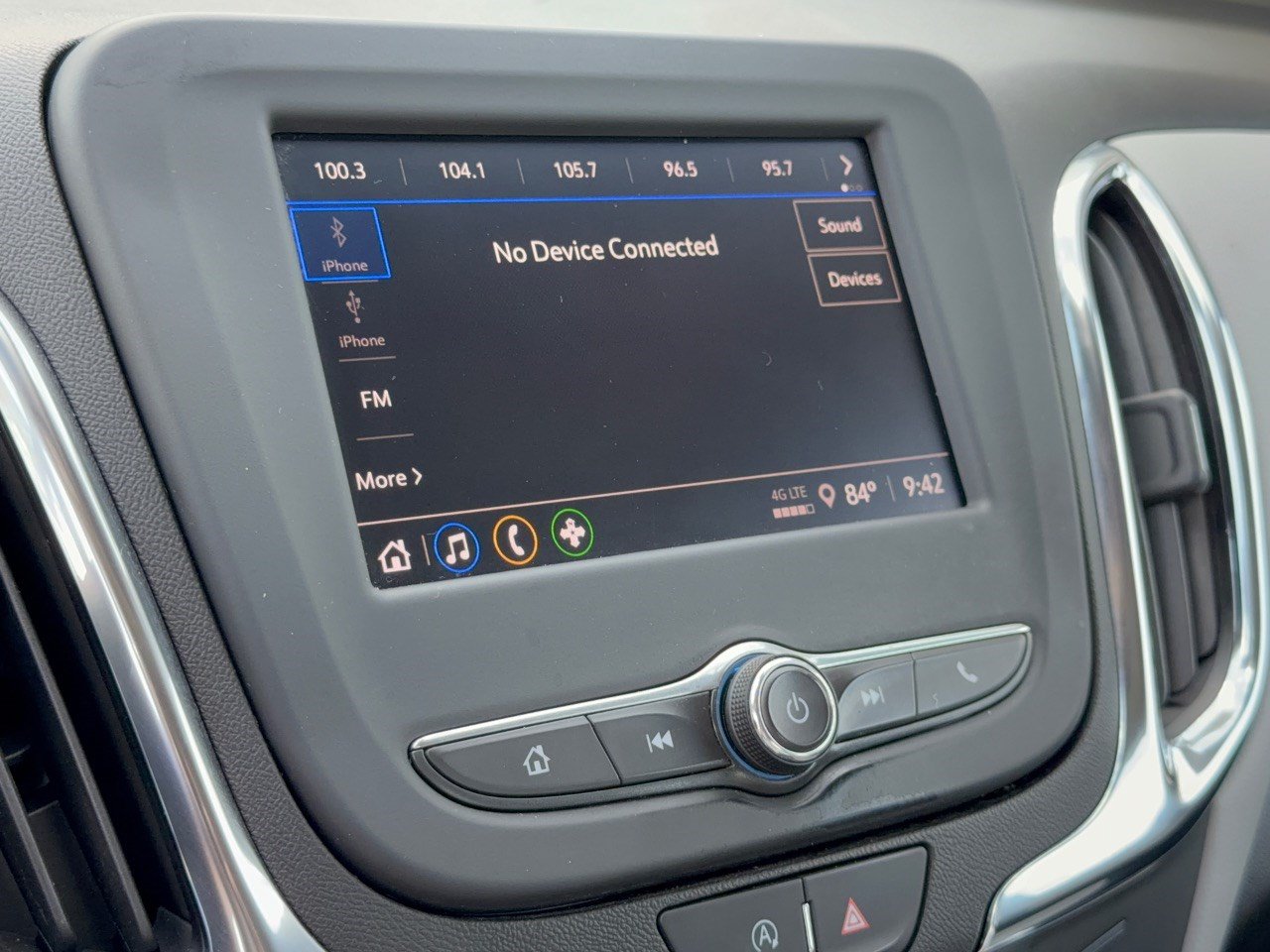 Used 2024 Chevrolet Equinox LS w/ Sport Edition FWD image 23