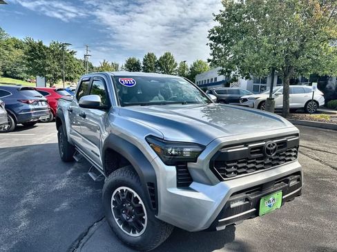 Used 2025 Toyota Tacoma TRD Off-Road w/ TRD Off Road Upgrade Package AWD/4WD image 11
