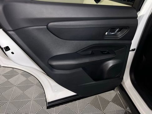 Used 2024 Nissan Ariya FWD image 27